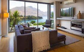 Stunning Lakeview 1 Bedroom Apartment